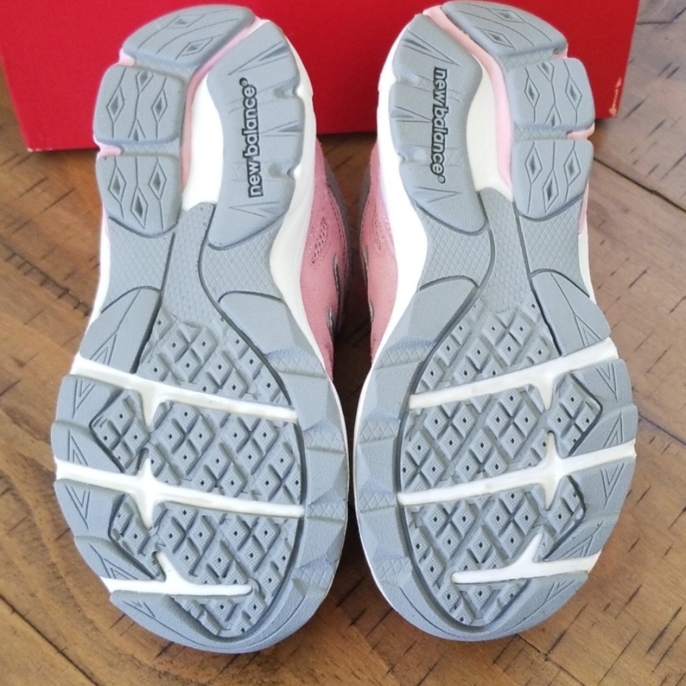 ๐๏ธ New Balance Shoes - Picture 6 of 8